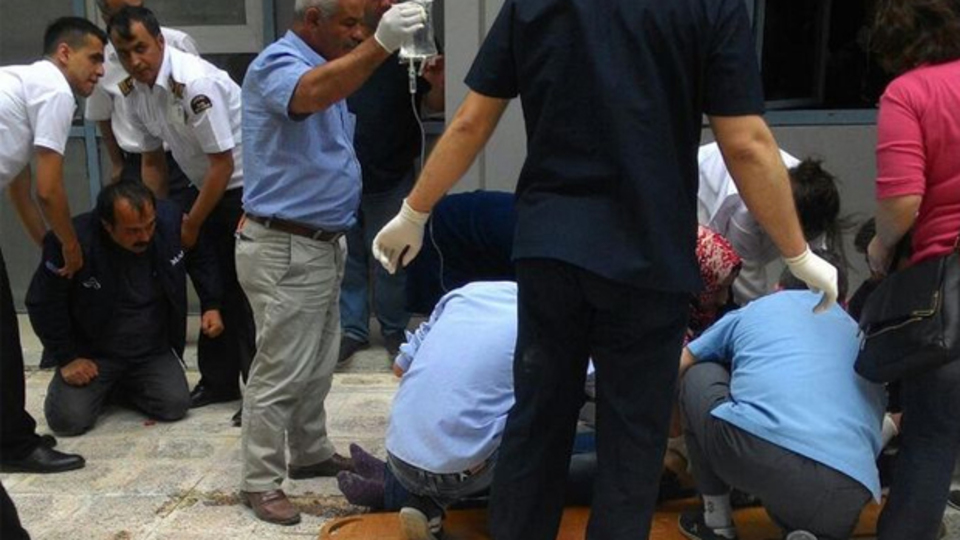 Liseli kız babasıyla gittiği hastanede canına kıydı!