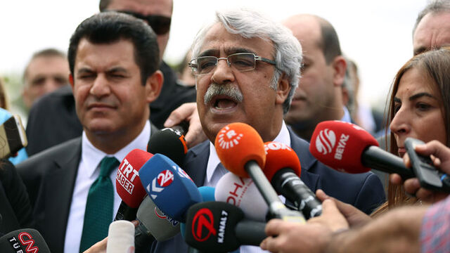 "Dokunulmazlık dilekçemizde 52 imza gerekli"