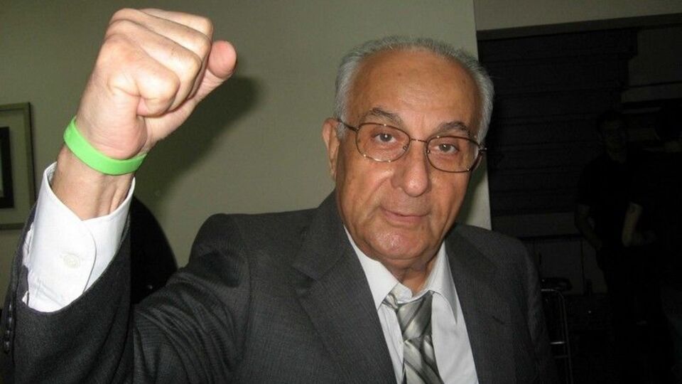 Hakkı Devrim kimdir?