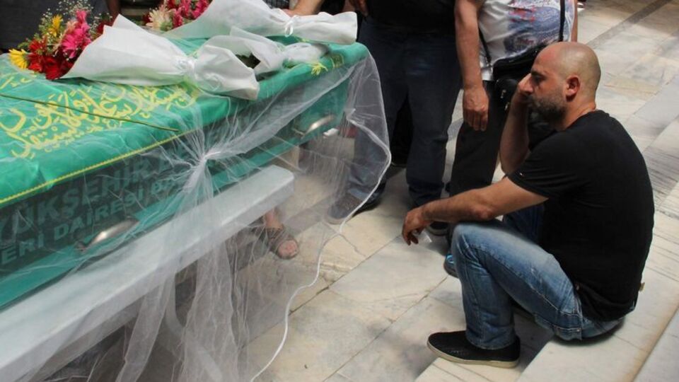 Sık sık aynı cümleyi tekrar etti