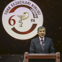 Eczanelere ikinci eczacı çalıştırılması zorunluluğu!