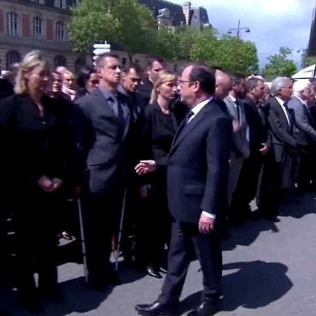 Cumhurbaşkanı'yla Başbakan'ın eli havada kaldı...
