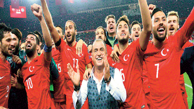 Taraftarın kafası karışık Hangi şarkıyı söyleyeceğiz?