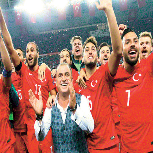 Taraftarın kafası karışık Hangi şarkıyı söyleyeceğiz?