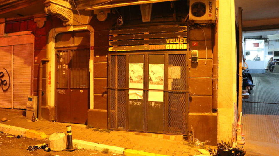 Plakçıda internetten canlı yayınlanan konsere alkol baskını