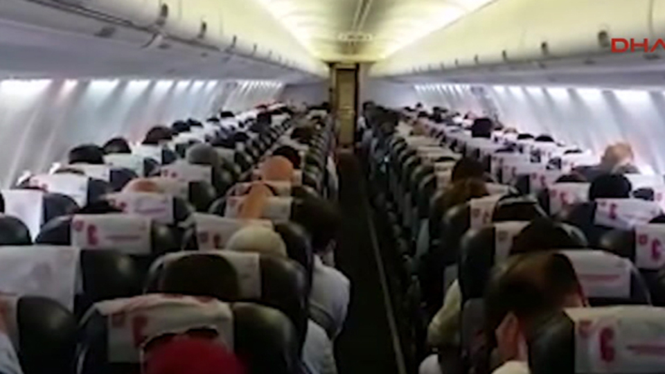 Baba oğul pilotlardan şaşırtan anons