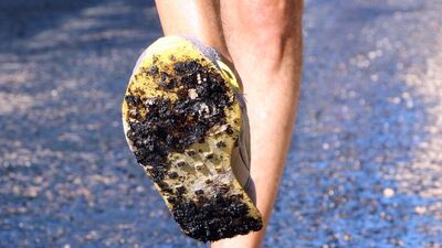 Aşırı sıcak asfalt eritti