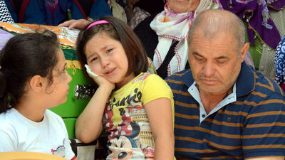 "Annemin katilini bulun" diyerek ağladı