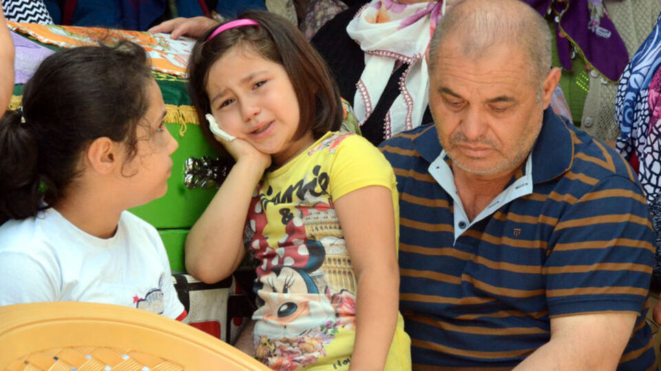 "Annemin katilini bulun" diyerek ağladı