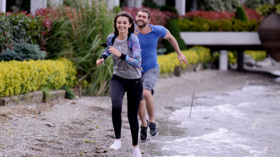 Sinan ve Pelin her şeyden uzak güzel vakit geçirir!