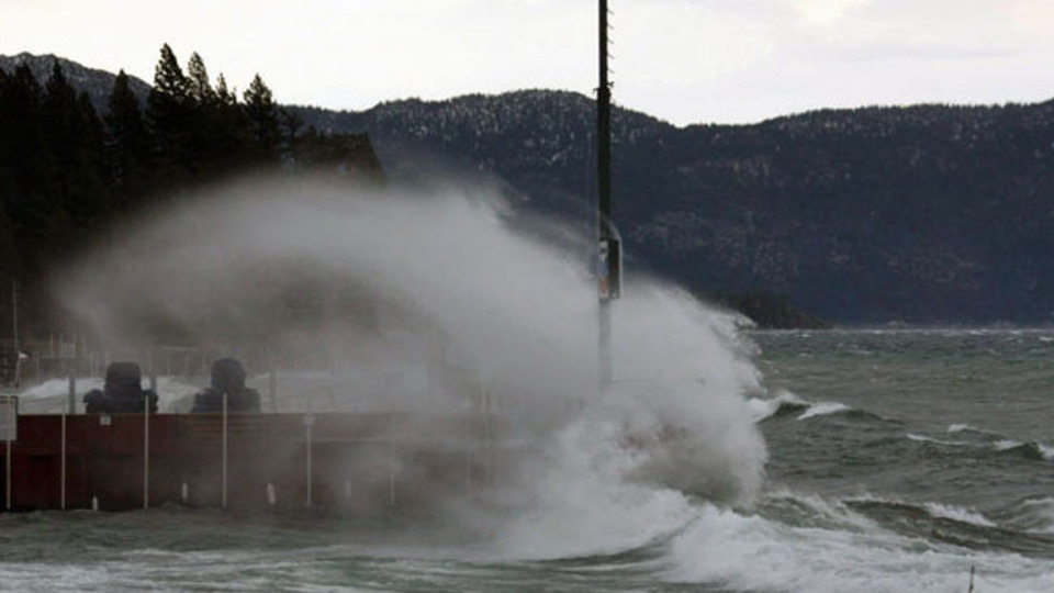 Tekneler fırtınada alabora oldu: 12 ölü