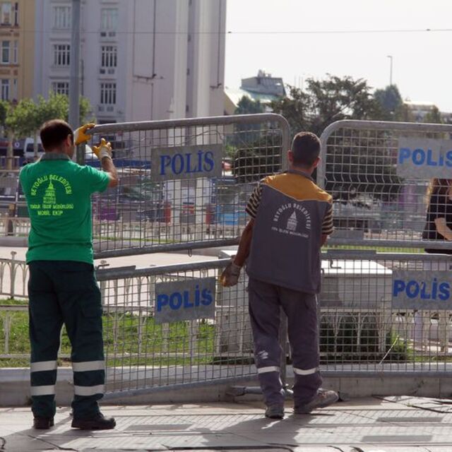 Taksim'de LGBT'li gruba müdahale!