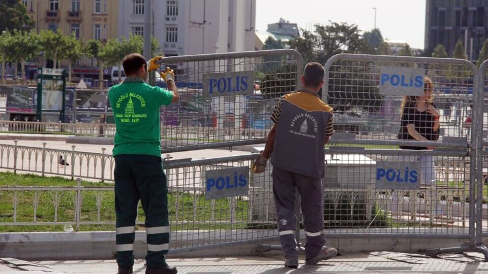Taksim'de LGBT'li gruba müdahale!