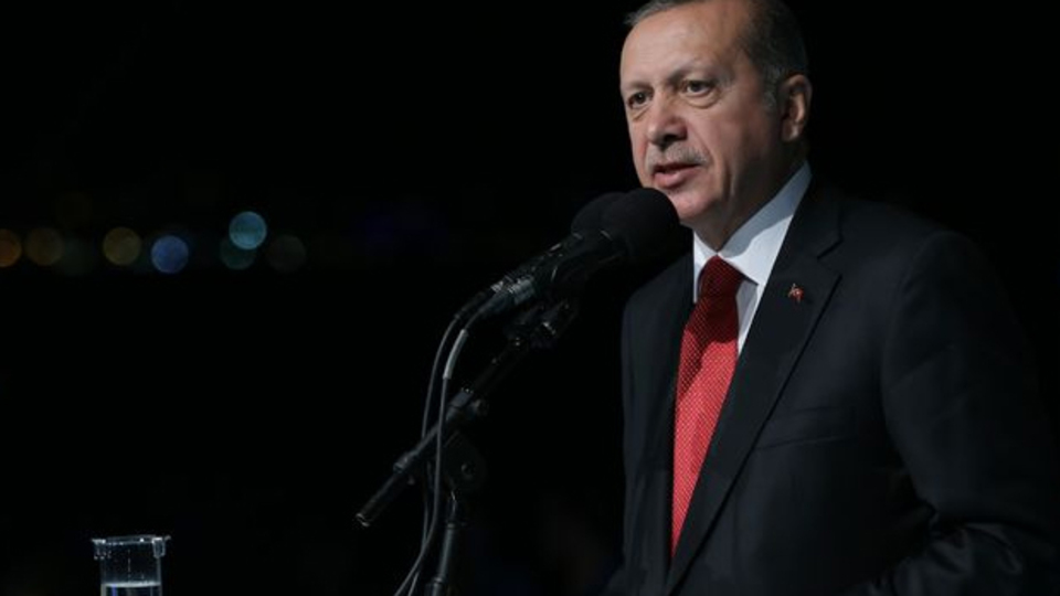 "Utanmıyor musunuz?"