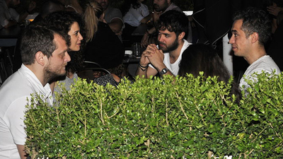 Flaşlar patladı sohbet yarım kalmadı