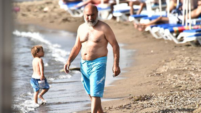 Oğlunu gözünün önünden ayırmadı