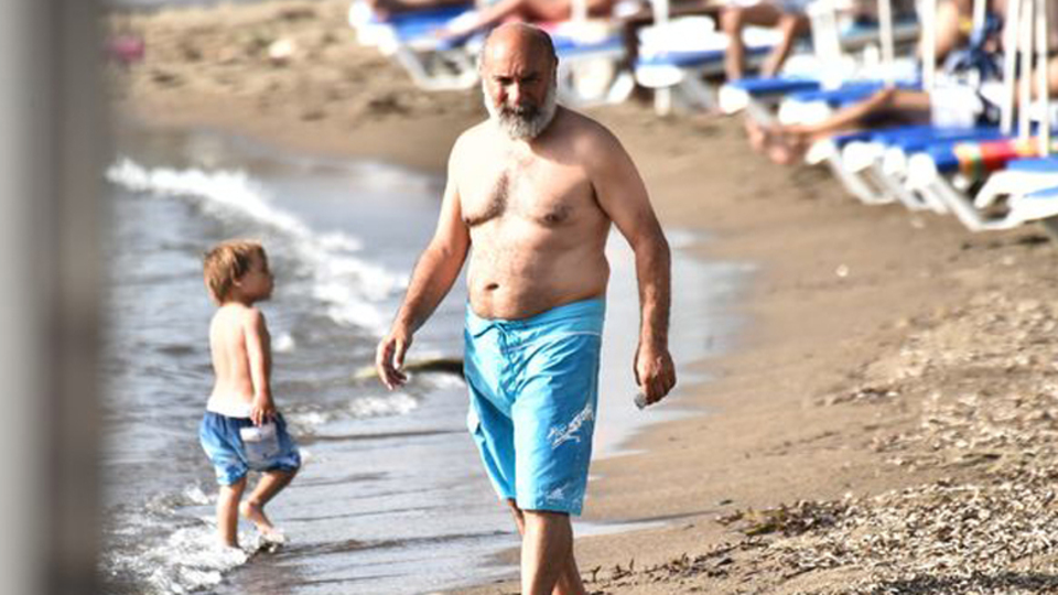 Oğlunu gözünün önünden ayırmadı