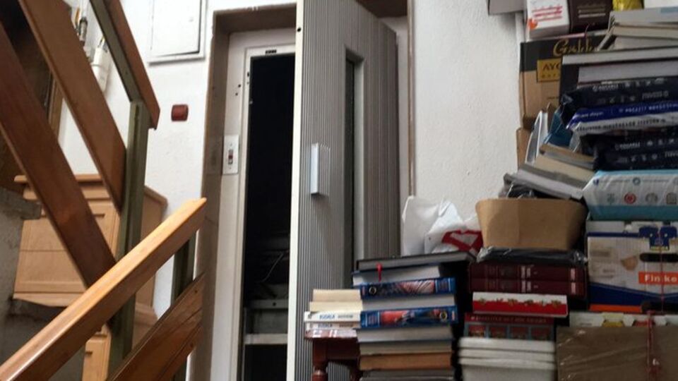 Korkunç görüntü! Asansörde kaldı, tam 30 gün boyunca...