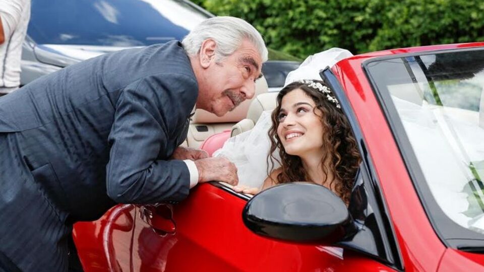 Erdal Özyağcılar gülümsetmeye geliyor