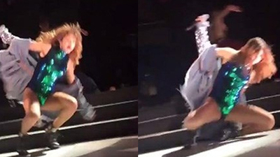 Ünlü şarkıcı sahneden düştü