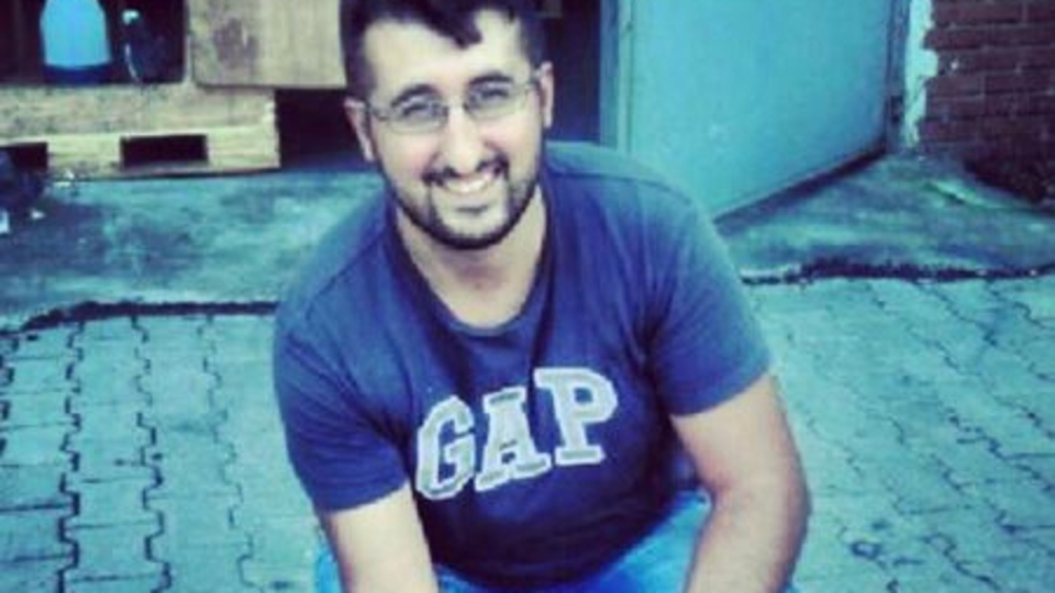 Aracın koltuk başlıklarını söküp mızrak gibi kullandılar!