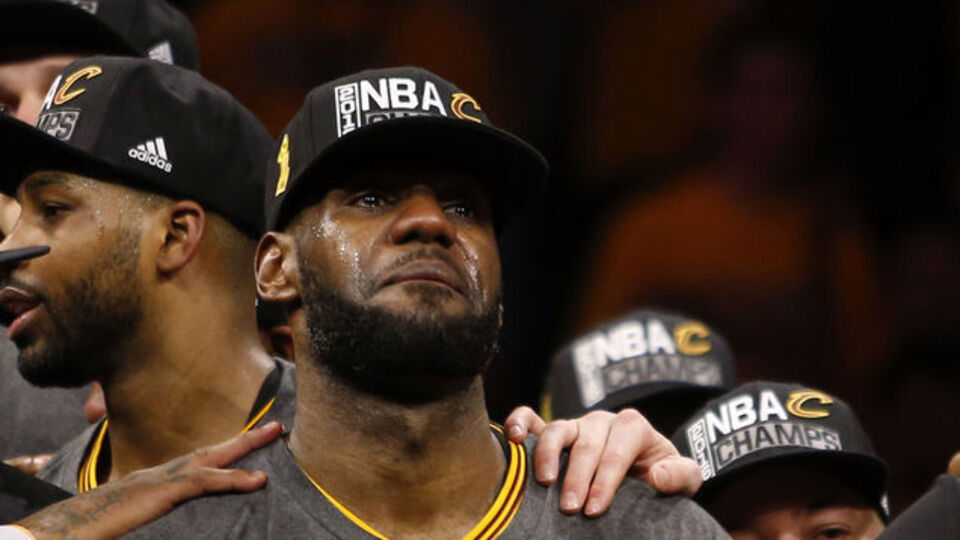 LeBron James zirveye taşıdı!