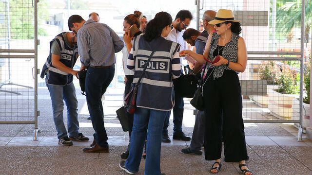 Paralel operasyonunda 10 tahliye
