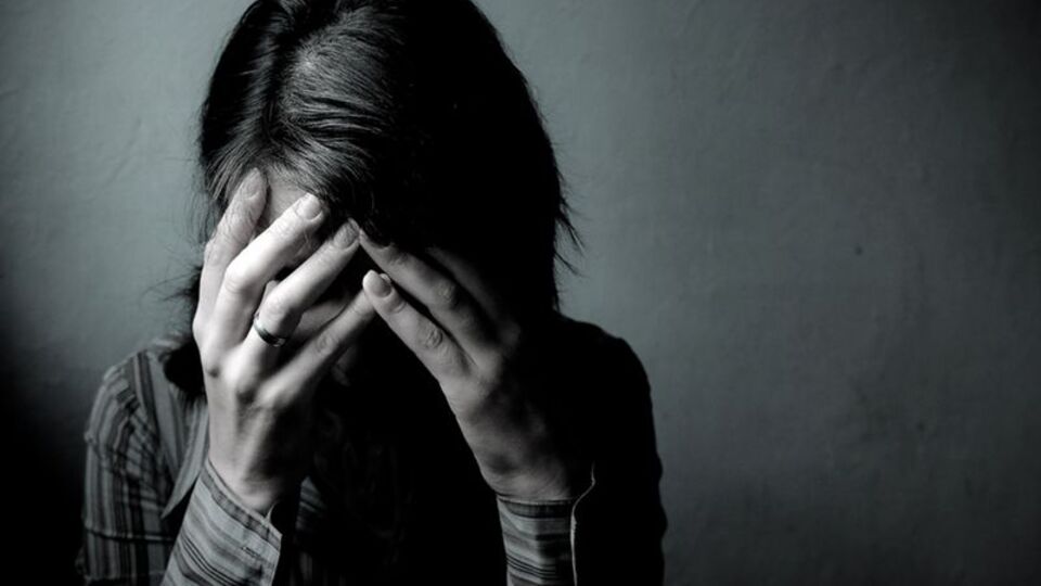 Her şeyi deniyoruz ama mutlu olamıyoruz!