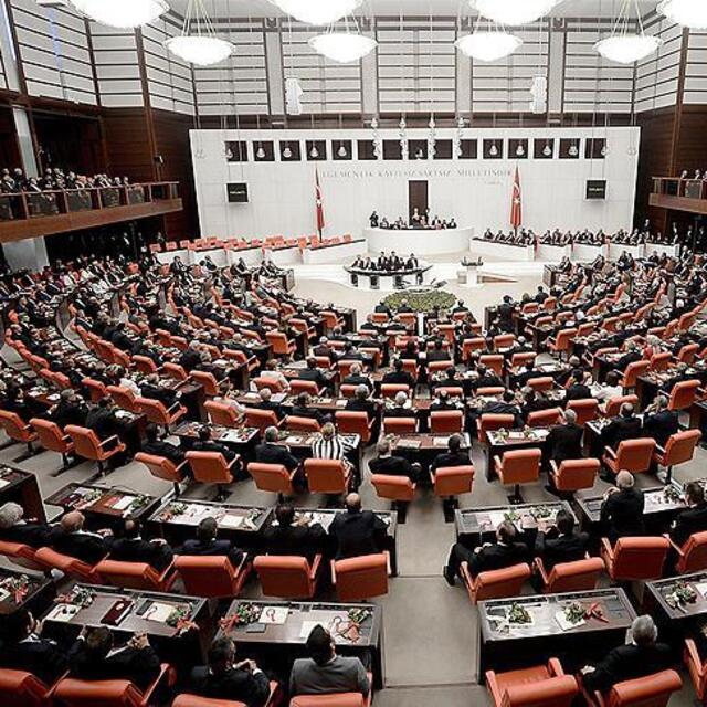 Meclis'te vekiller arasında yumruklaşma!