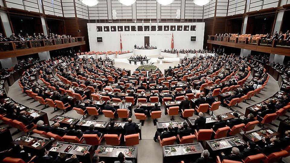 Meclis'te vekiller arasında yumruklaşma!