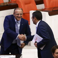 CHP'den Oktay Vural'a: Zıngır zıngır sallanıyor