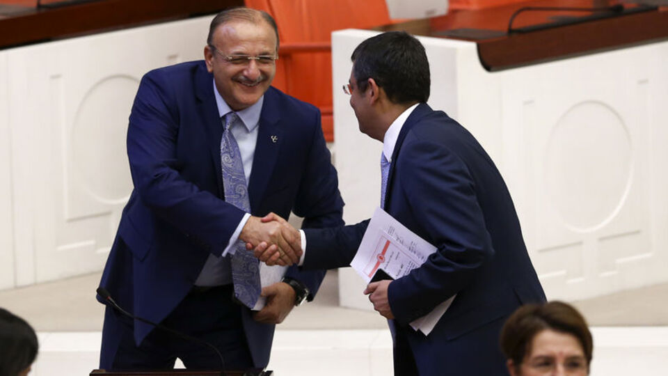 CHP'den Oktay Vural'a: Zıngır zıngır sallanıyor