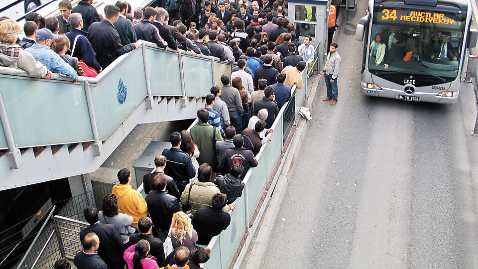 Metrobüs sapığı aranıyor!