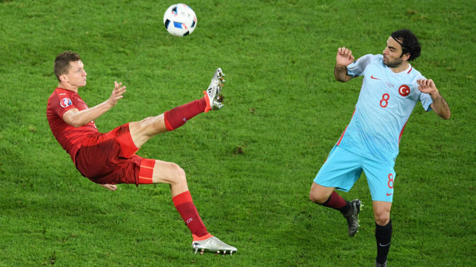 Futboldaki şiddet dili holiganizmi artırıyor!