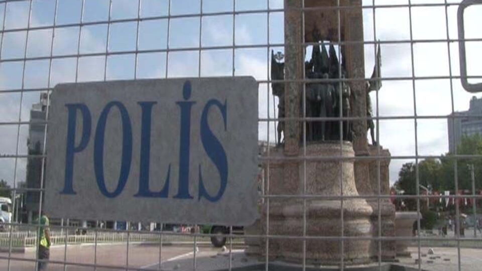 15-20 kişilik LGBT grubu gözaltında