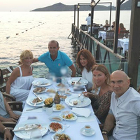 Dostlarıyla hasret giderdi