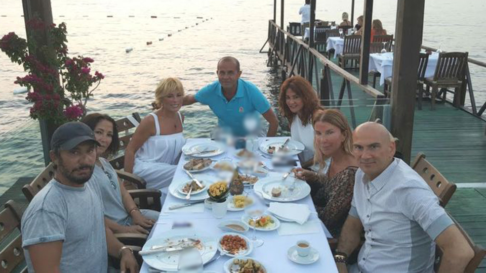 Dostlarıyla hasret giderdi