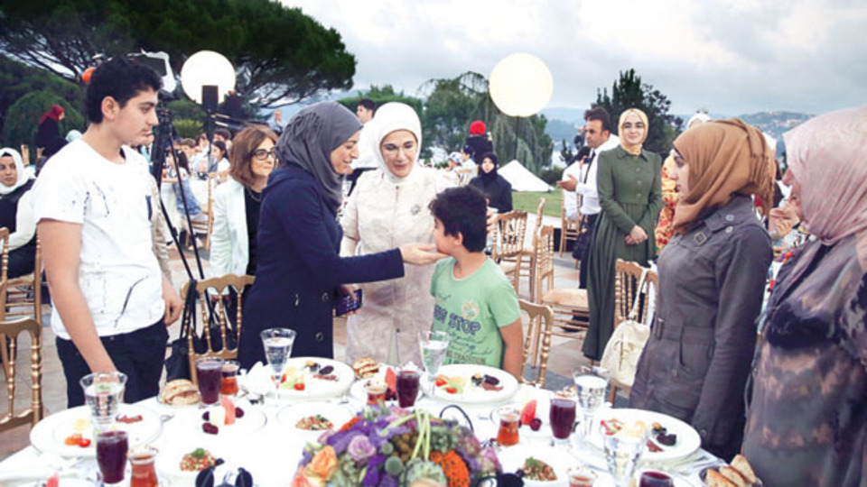 Huber Köşkü'nün iftardaki konukları sığınmacılardı