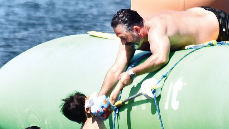 Cem Yılmaz oğluna kavuştu