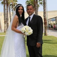 Gülşen çiçeğini böyle fırlattı!