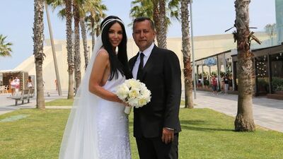 Gülşen çiçeğini böyle fırlattı!