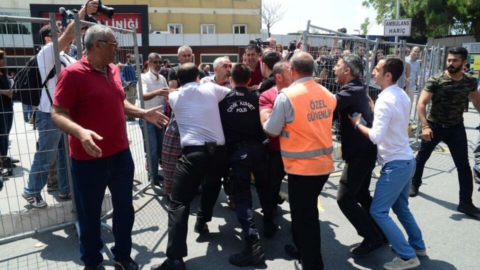 Bakırköy'de hastane önünde kavga