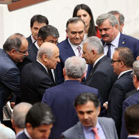 Bahçeli'den Yıldırım'a telefon! "Devletin ve milletin yanındayız"