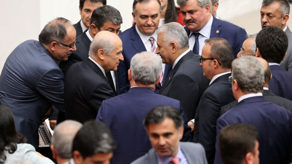 Bahçeli'den Yıldırım'a telefon! "Devletin ve milletin yanındayız"