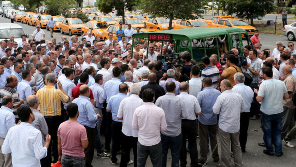 100 dolara yolcu taşıdıkları iddialarına taksicilerden sert tepki