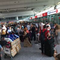 THY gişesi önünde bilet kuyruğu oluştu