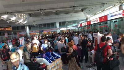 THY gişesi önünde bilet kuyruğu oluştu