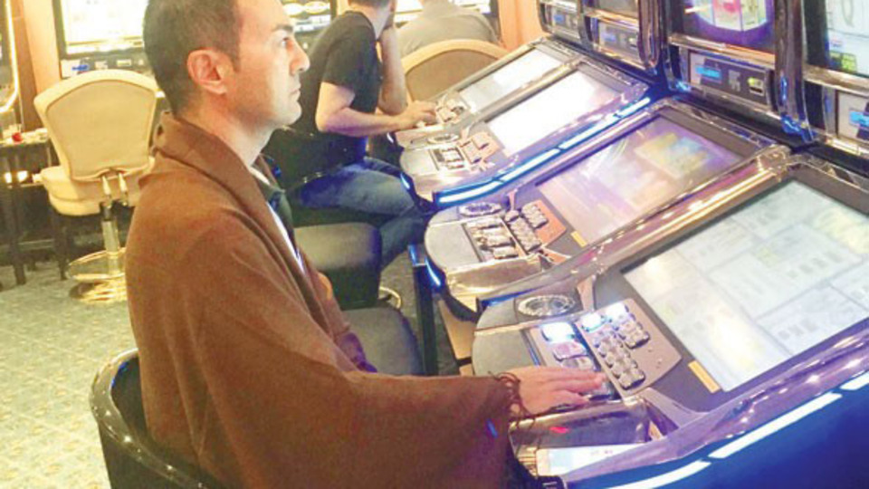 Serdar Ortaç bu kez kumarda kazandı