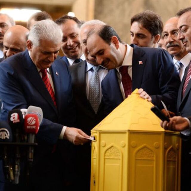 Başbakan Yıldırım'ın tebrik kartı güvenlik güçlerine ulaştı