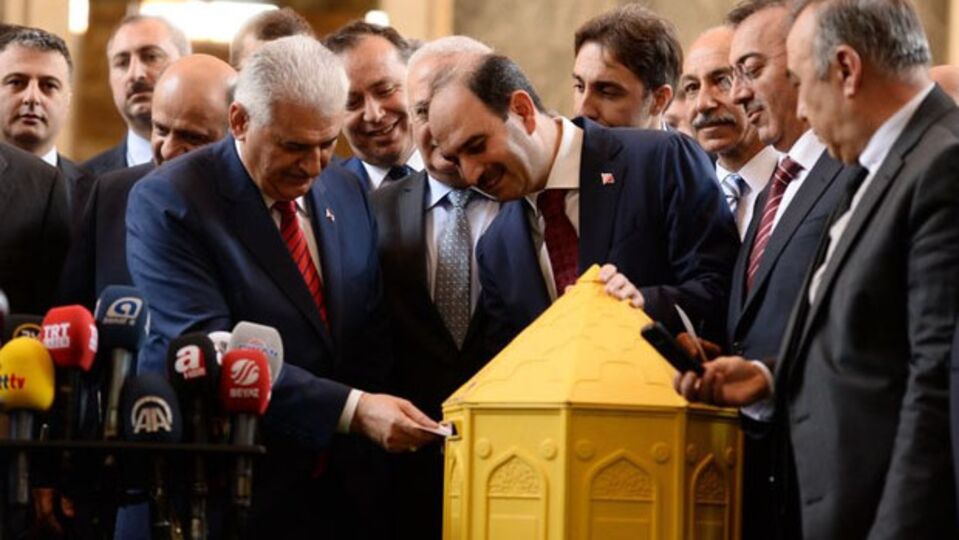 Başbakan Yıldırım'ın tebrik kartı güvenlik güçlerine ulaştı
